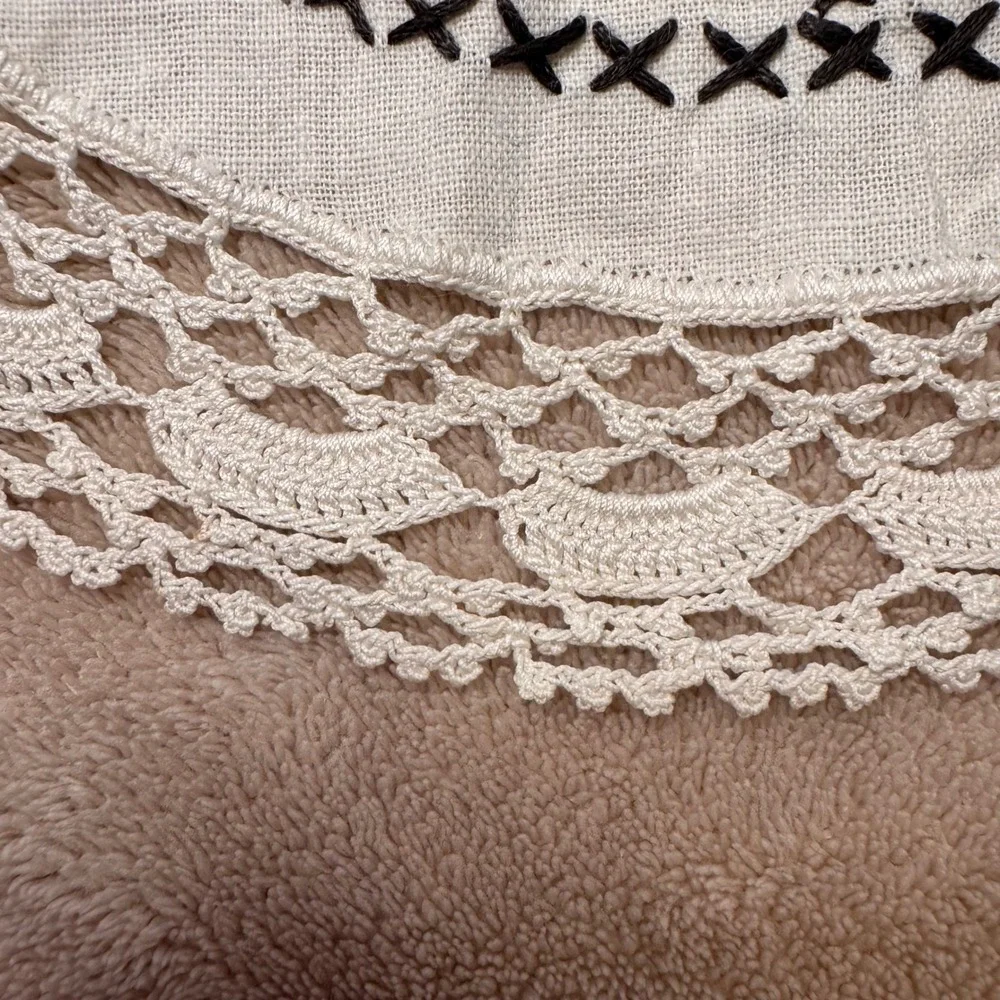 Vintage Hand Embroidered Floral Lace Doily Cottagecore Boho Artsy Retro Sz 11